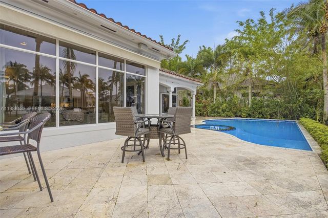 611 Sweet Bay Ave, Plantation, FL 33324