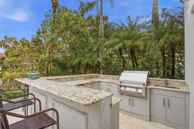 611 Sweet Bay Ave, Plantation, FL 33324