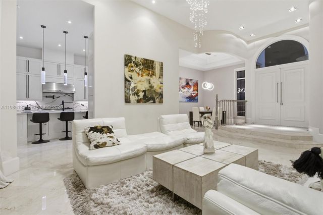 611 Sweet Bay Ave, Plantation, FL 33324