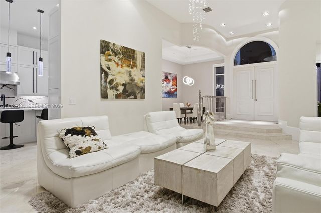 611 Sweet Bay Ave, Plantation, FL 33324