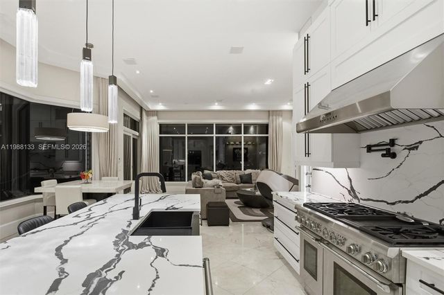 611 Sweet Bay Ave, Plantation, FL 33324