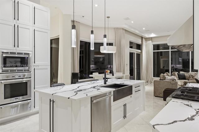 611 Sweet Bay Ave, Plantation, FL 33324