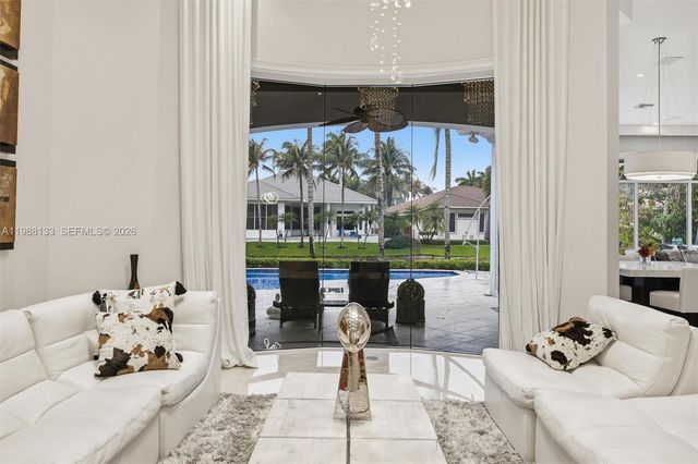 611 Sweet Bay Ave, Plantation, FL 33324