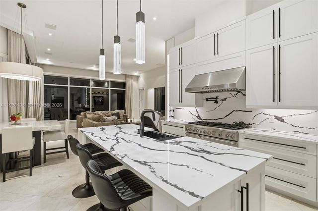 611 Sweet Bay Ave, Plantation, FL 33324