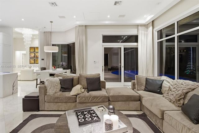 611 Sweet Bay Ave, Plantation, FL 33324