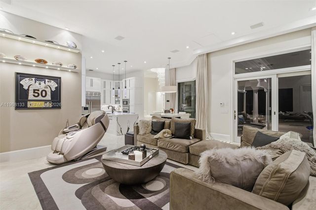 611 Sweet Bay Ave, Plantation, FL 33324