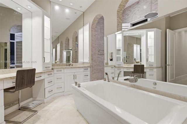 611 Sweet Bay Ave, Plantation, FL 33324