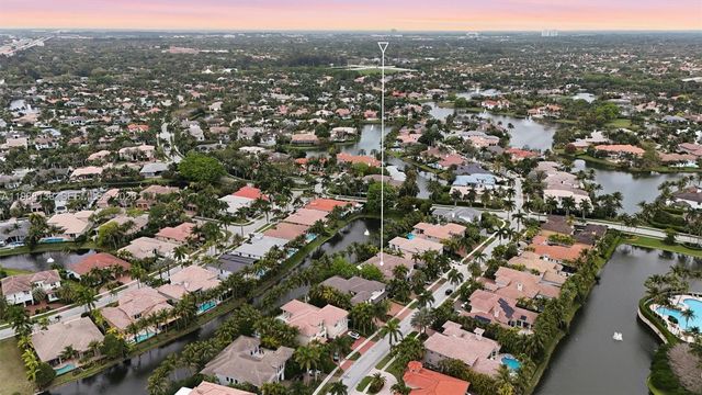 611 Sweet Bay Ave, Plantation, FL 33324