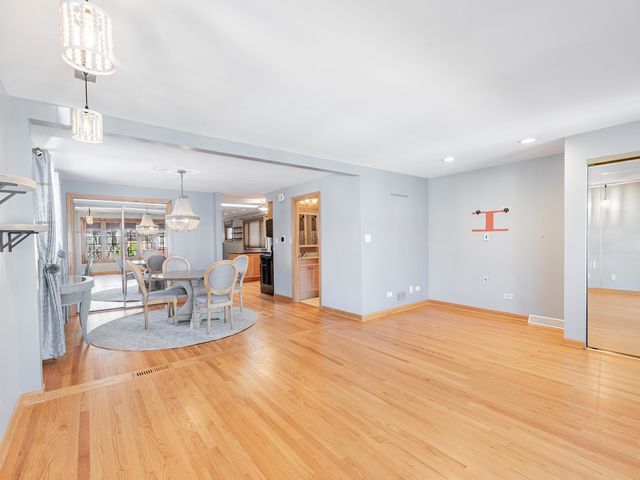 5127 S New England Avenue, Chicago, IL 60638