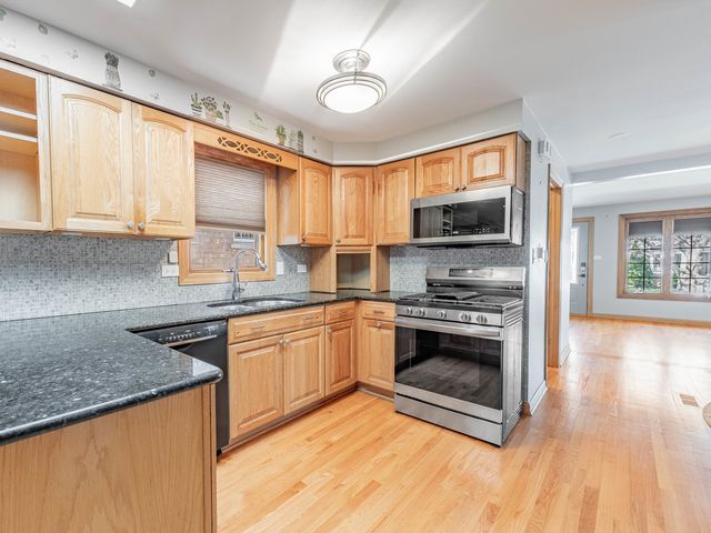 5127 S New England Avenue, Chicago, IL 60638