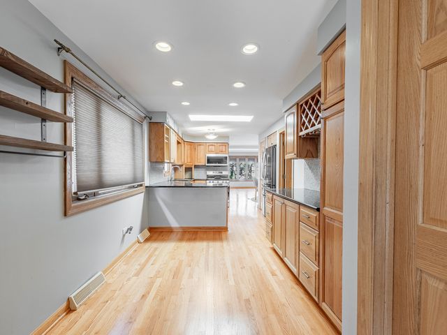 5127 S New England Avenue, Chicago, IL 60638