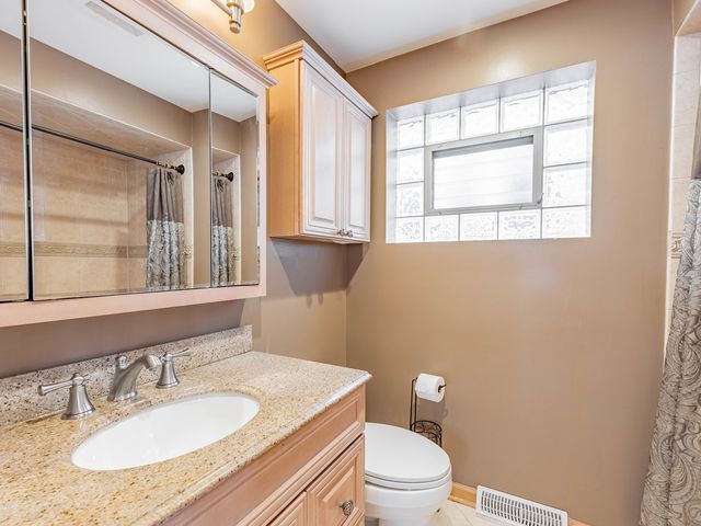 5127 S New England Avenue, Chicago, IL 60638