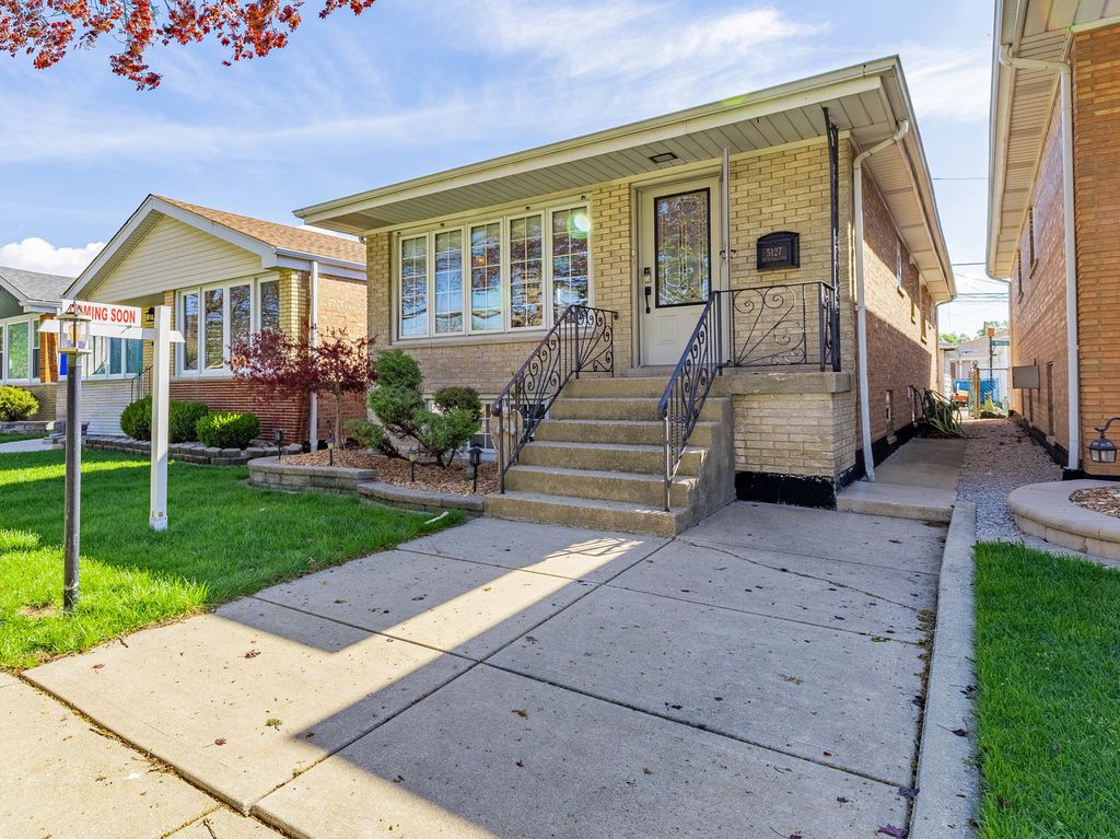 5127 S New England Avenue, Chicago, IL 60638