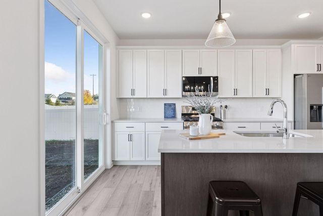 10157 Blackmoor Road, Woodbury, MN 55129