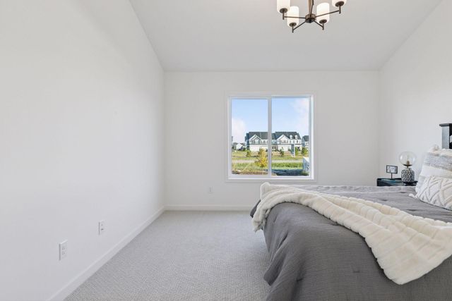 10157 Blackmoor Road, Woodbury, MN 55129