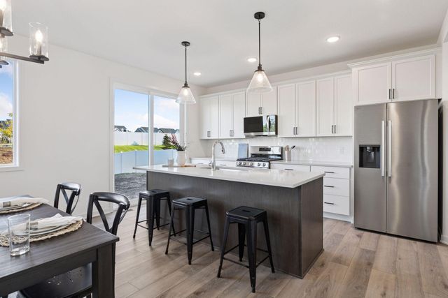 10157 Blackmoor Road, Woodbury, MN 55129