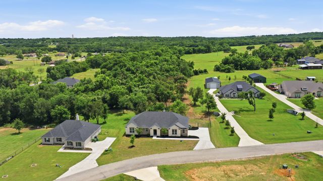 113 Cooper Court, Springtown, TX 76082