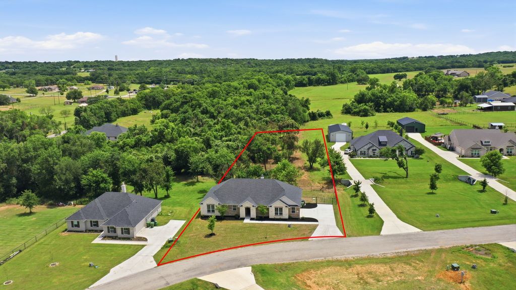 113 Cooper Court, Springtown, TX 76082