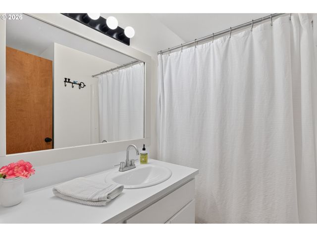 17824 Sw GRANADA Dr, Beaverton, OR 97007