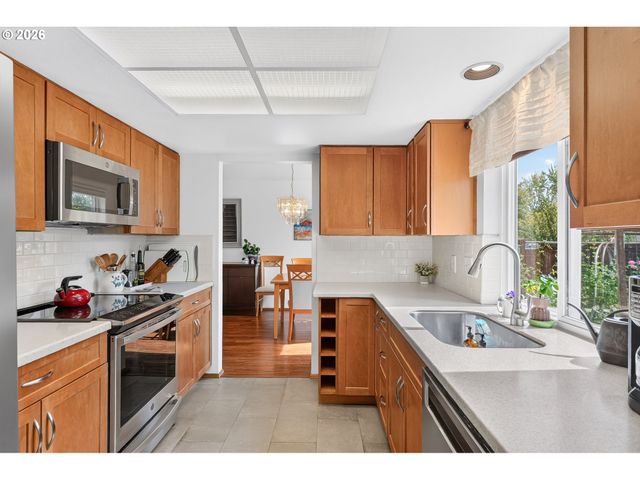 17824 Sw GRANADA Dr, Beaverton, OR 97007