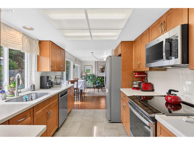 17824 Sw GRANADA Dr, Beaverton, OR 97007