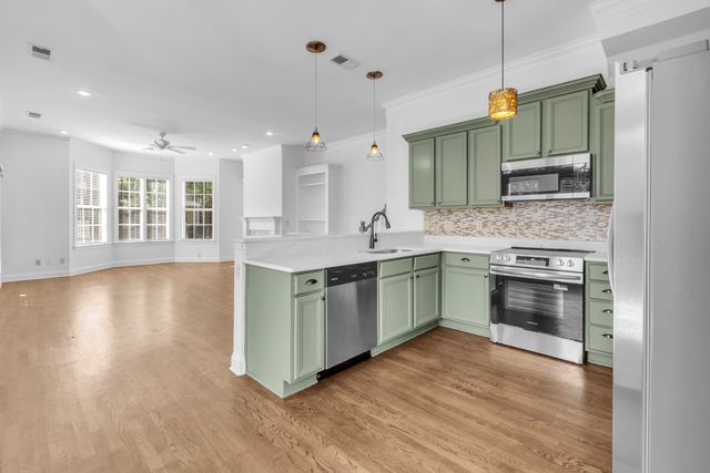 176 HARBOR VILLAGE DR, Memphis, TN 38103