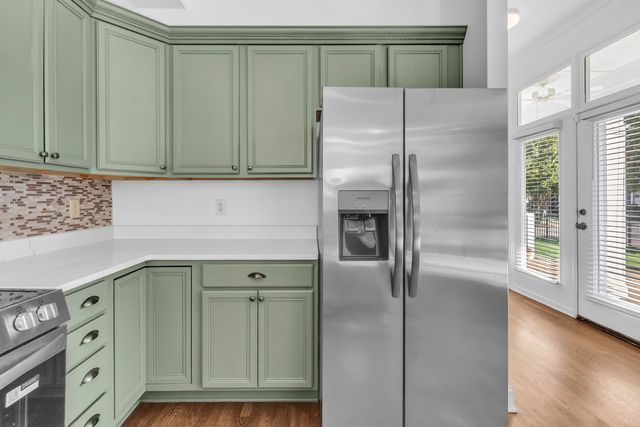 176 HARBOR VILLAGE DR, Memphis, TN 38103