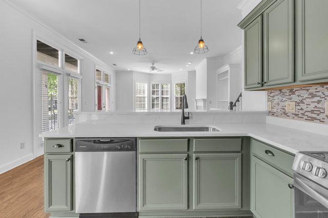 176 HARBOR VILLAGE DR, Memphis, TN 38103