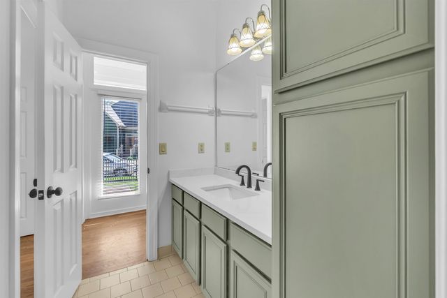 176 HARBOR VILLAGE DR, Memphis, TN 38103