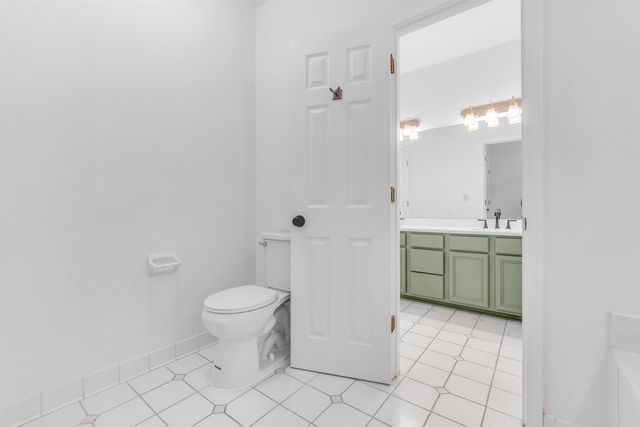 176 HARBOR VILLAGE DR, Memphis, TN 38103