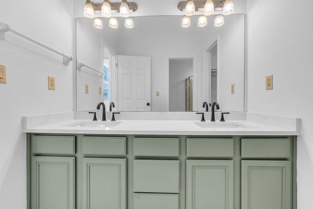 176 HARBOR VILLAGE DR, Memphis, TN 38103