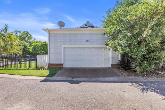 176 HARBOR VILLAGE DR, Memphis, TN 38103