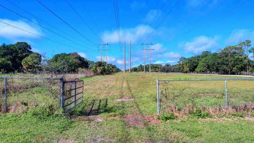 Image 12 of property listing at 0000 Acme Road, Wellington, FL 33414