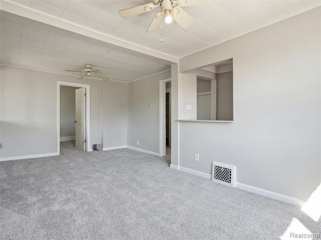 30 W Granet Avenue, Hazel Park, MI 48030