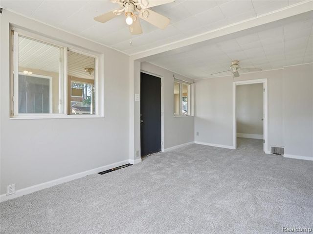 30 W Granet Avenue, Hazel Park, MI 48030