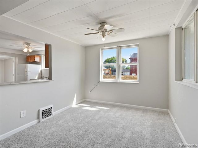 30 W Granet Avenue, Hazel Park, MI 48030