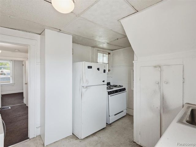 30 W Granet Avenue, Hazel Park, MI 48030
