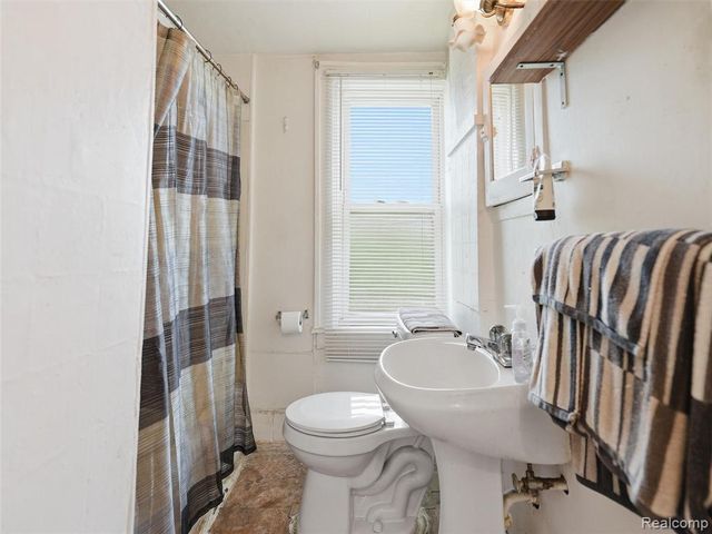 30 W Granet Avenue, Hazel Park, MI 48030