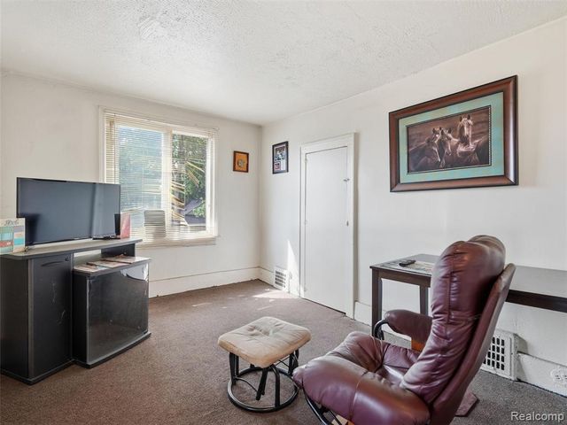 30 W Granet Avenue, Hazel Park, MI 48030