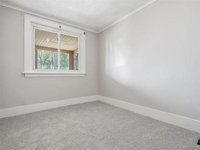 30 W Granet Avenue, Hazel Park, MI 48030