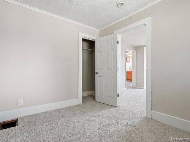 30 W Granet Avenue, Hazel Park, MI 48030