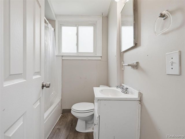 30 W Granet Avenue, Hazel Park, MI 48030