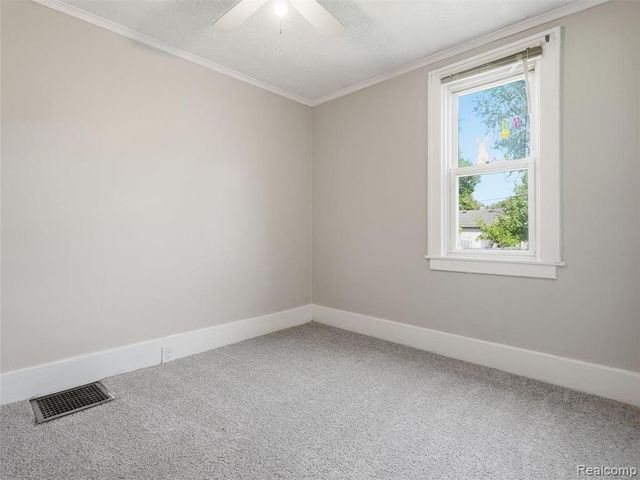 30 W Granet Avenue, Hazel Park, MI 48030