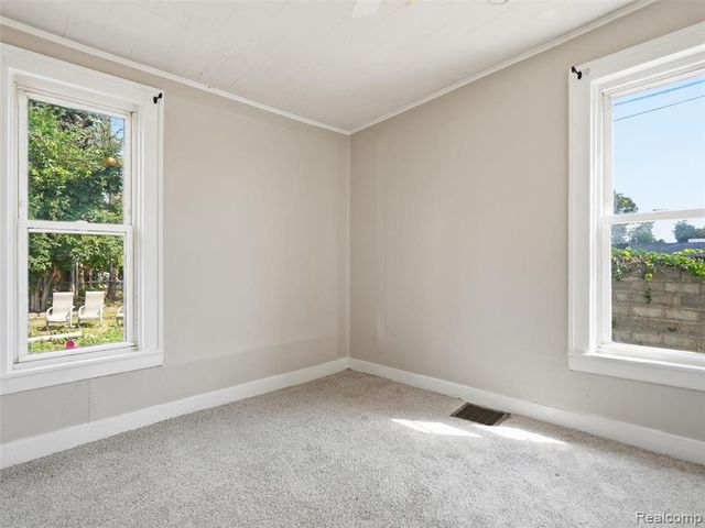 30 W Granet Avenue, Hazel Park, MI 48030