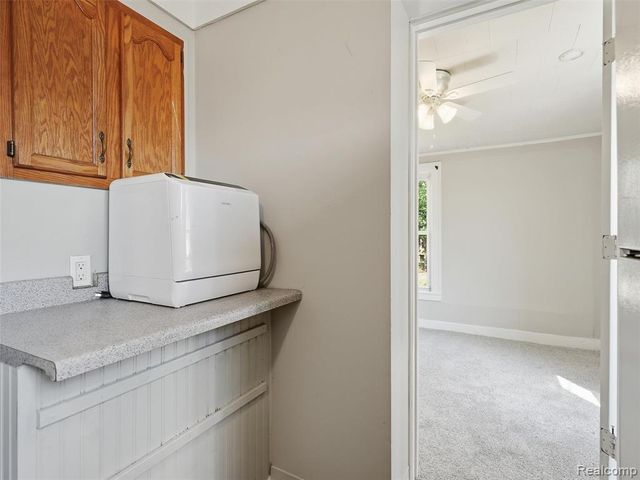 30 W Granet Avenue, Hazel Park, MI 48030