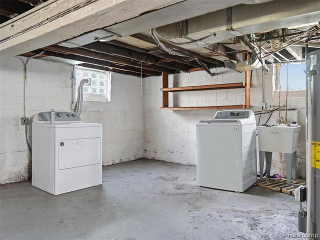 30 W Granet Avenue, Hazel Park, MI 48030