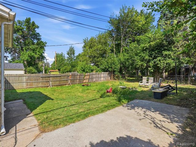 30 W Granet Avenue, Hazel Park, MI 48030