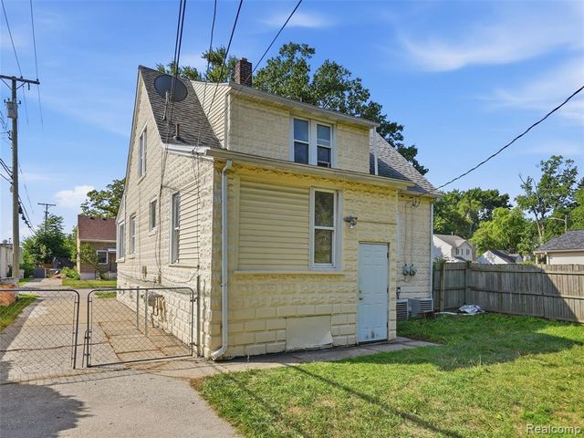 30 W Granet Avenue, Hazel Park, MI 48030