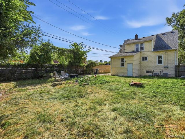 30 W Granet Avenue, Hazel Park, MI 48030