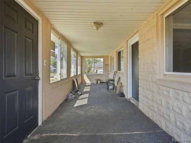 30 W Granet Avenue, Hazel Park, MI 48030